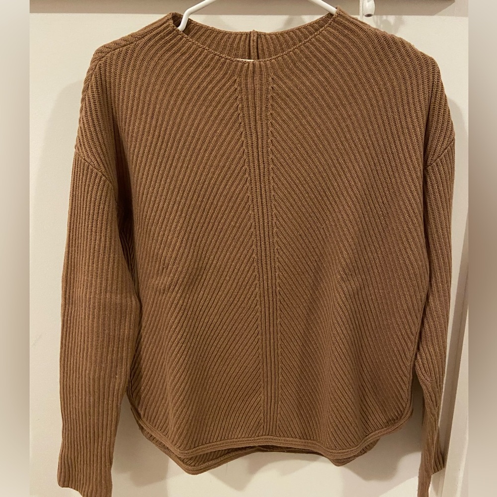 Aritzia Babaton sweater